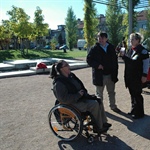 Praha 10 na odstraňování bariér a špatných cest bude spolupracovat s handicapovanými