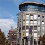 Praha 10 a FNKV naplňují memorandum o spolupráci. Společně připravují projekt ZKRATKA DOMU